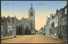 17242 Gezicht in de Voorstraat te Vianen, met de N.H. Grote Kerk (Korte Kerkstraat 1).